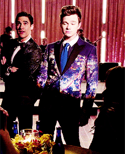 khal-blaine:  chriscolfer: ♪ Don’t like his baggy jeans but