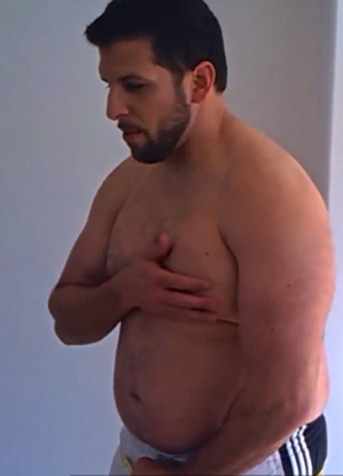 slimmerthanyou:  twinkforbigmen331:  xplodan:  Drew Manning, the Fit2Fat2Fit guy, is hot at this scale.  Keep these coming lol I was obsessed with these videos, well the gaining part anyway.. this guy is so sexy  Sameeee!! Seeing him get fatter with each