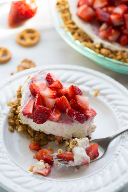 fullcravings:  Vegan Strawberry Ice Cream Pretzel Pie  Like this