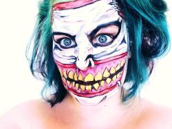 curvycalliecouture:  this is me painted up as the joker :D what