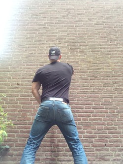 beuker71:  Taking a long horsepiss against a wall.   SO FUCKING