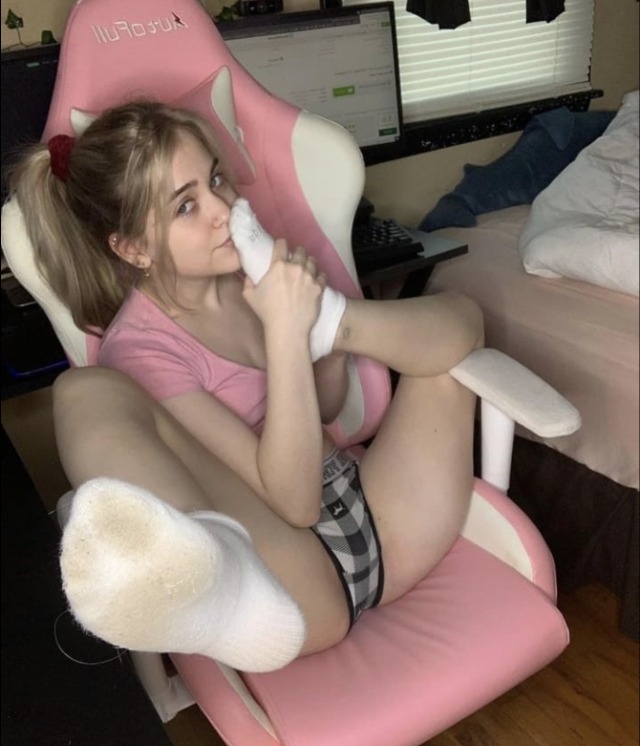 socksandfeet: