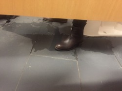 amycantholdit: burstingwithpee: The person in the stall beside