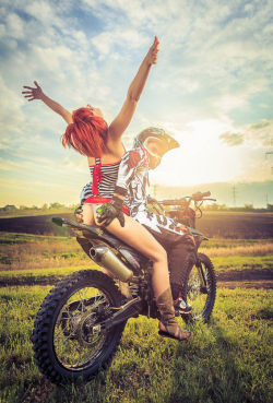 go-dirtbikes-girls:The perks of being a dirtbike rider ;)