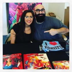 Hi we&rsquo;re here if you want us to sign your comics at @vegascomics until 2pm! Also offering hugs and prizes! (at Vegas Comics)