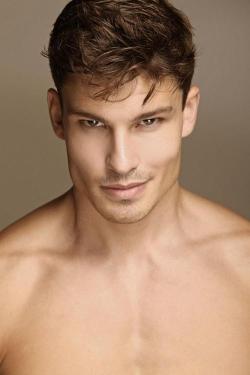 Bernardo Arriagada - http://handsomeboys.tk