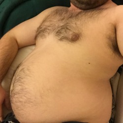 xplodan:  bigdrmr:  Does this couch make me look fat?  No, must