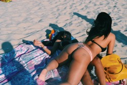 sirmoore:  QuickBeachDay.  Girls, jus wanna have fun!  Thick