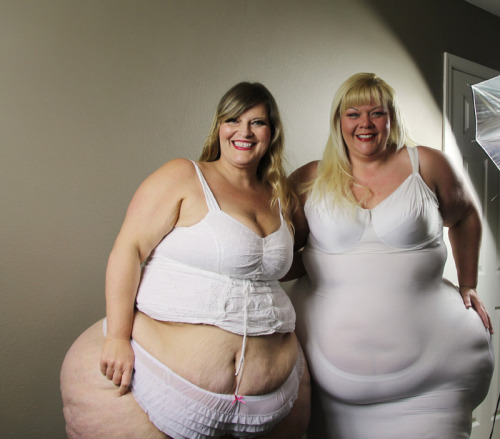 freak-for-ssbbw:  I need my face shoved in both those massive asses as deep as possible