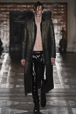 dogfriend247:  Haider Ackermann Fall 2016 MW http://www.vogue.com/fashion-shows/fall-2016-menswear/haider-ackermann