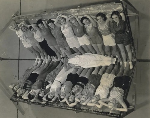 Busby Berkeley posing with chorus girls..1930s Nudes & Noises