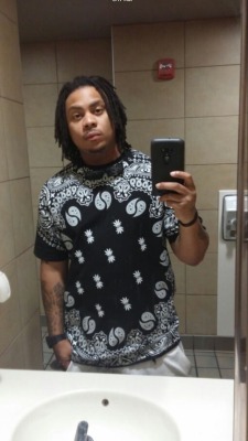 dcnupe:  hoodfreak:  A dreadhead wit pipe 4 yall….  