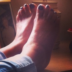 emzmemz88:  My mums feet, mine and me! 😋😉