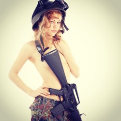 girlsholdingguns:  #guns #gunporn #surfergirl #bikini #lingerie