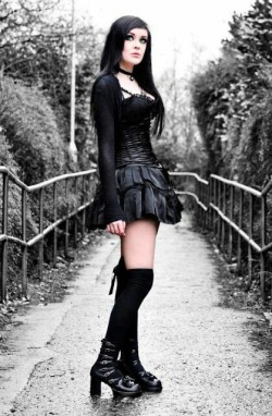 xcosplaygirlsx:  sexygothicgirls:  Visit www.obscurena.org  Gothic