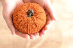 whimsebox:  Hand-knit pumpkins on Etsy 