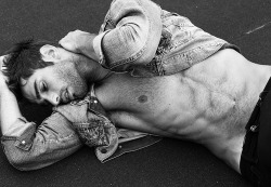 notmadeofshakespears:  Ricardo Baldin