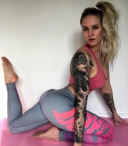 hottygram:  @doyoueven stretch 😜👊are you going to The Gym