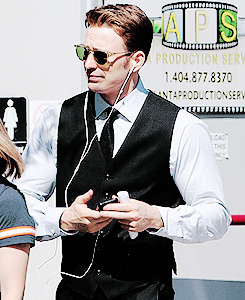 morning-sunshinx: Chris Evans on set of  “Captain America: