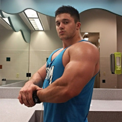 hugemusclegeek:  Blake Mouyassar