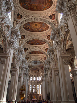 visitheworld:  Beautiful baroque architecture at St. Stephan’s