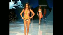 nhlovesadri:  Adriana Lima for Movimento summer 2006.
