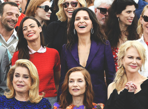  Zajlik a fesztivál!Catherine Deneuve, Isabelle Huppert, Juliette Binoche, Uma  Thurman, Nicole Kidman, Jessica Chastain, Pedro Almodovar -  Cannes 2017  