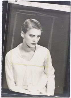 24hoursinthelifeofawoman:  Lee Miller by Man Ray