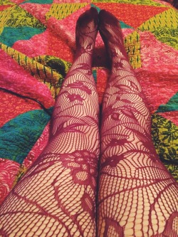 angelhafner:  I can’t deal with how pretty these tights are!