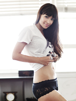 Hannah Simone. Also have a thing for purdy ladies that can make