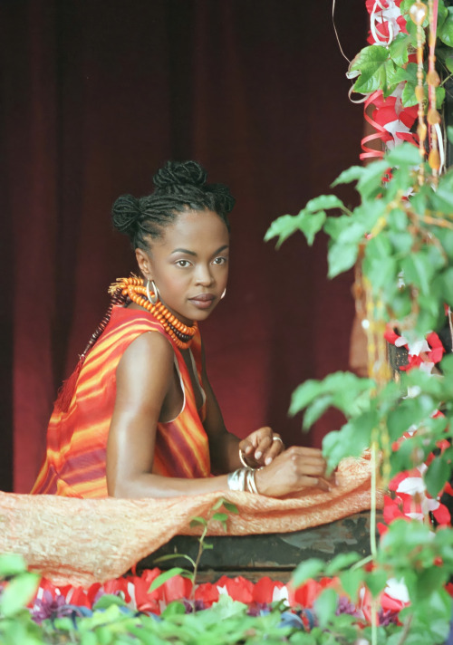 surra-de-bunda:    A pregnant Lauryn Hill in NYC (1997).  