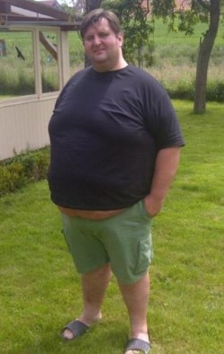 gordo4gordo4superchub:  foxxy34:  So sexy  Mmmmmmmm yummy  He can come mow my lawn anytime