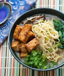 veganinspo:  Miso Shiitake Ramen with Hoisin Glazed Tofu