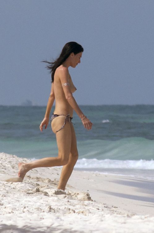 toplessbeachcelebs:Jamie MurrayÂ topless at the beach in MexicoÂ (July 2014)