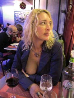 downblousebabes2:  Lonely woman at the bar … you see her tit