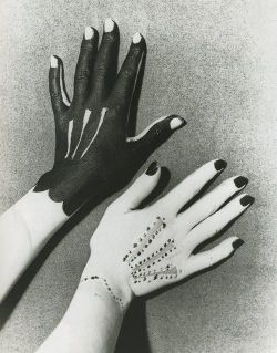 nobrashfestivity:Man Ray,   Hands painted by Picasso, 1935