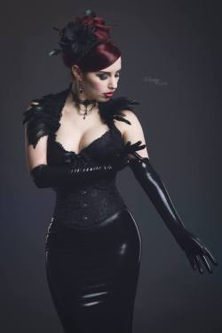 latex-passion:  Ninette, classy rubber gloves