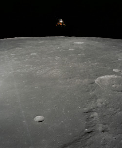 humanoidhistory:  The Apollo 12 lunar module in landing configuration