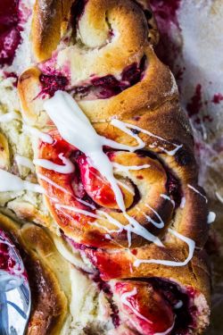 confectionerybliss:  Raspberry Sweet Rolls with Coconut Cream