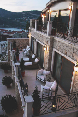 envyavenue:  Balcony at Sunset | Photographer