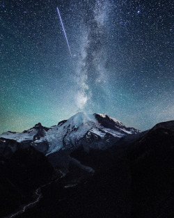 just–space: A shooting star over Mount Rainier  By Tanner