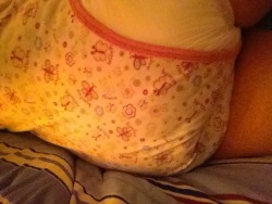 ashliegh19:  In bed all day diapered 