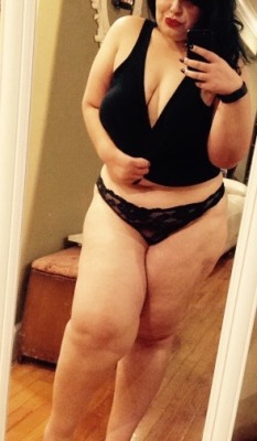 hipsncurvesplus:  Comfy at home, tank top and panties are the