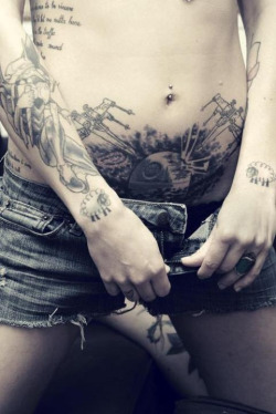 bisubmission:  That is some crazy awesome ink work..  Awesome