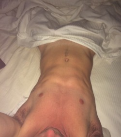 hplessflirt:  Love submissions like this ;) Something so sexy