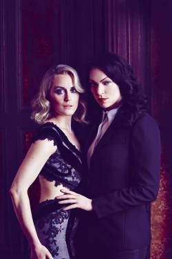 p0isone:  Taylor Schilling and Laura Prepon for UK Evening Standard