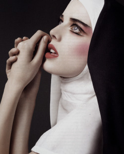 thefashiondontlivewithoutvogue:  Agyness Deyn in “True Faith”