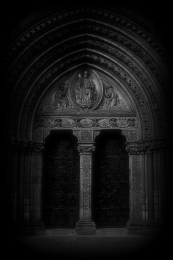 gothdolly: Entrance to St Mary’s Cathedral, Edinburgh, Scotland