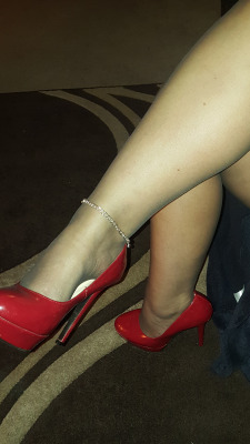 lickmywife69:  love my wife in her barley black tights red stilettos and her “HOT WIFE” ankle bracelet 