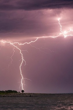 abiashra:  Lightning Strike at Sunikari, Finland, by Pekka Isomursu